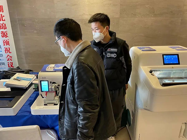 同時(shí)，不少病理專家在咨詢?nèi)鹞值率炃衅瑱C(jī)及冷凍切片機(jī)后，對(duì)瑞沃德提出殷切的期盼：希望瑞沃德更多地參加區(qū)域性病理會(huì)議，讓更多的病理工作者了解瑞沃德品牌，助力萬(wàn)千病理工作者得到高質(zhì)量的病理切片。